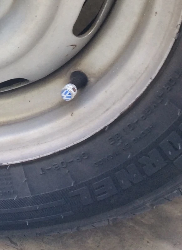 Juego De Tapones De Válvula "VW" Azules Con Seguro Antirrobo - Imagen 17