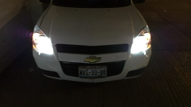 Faro Principal Derecho Con Fondo Cromado Depo Para Chevy C3 - Imagen 13