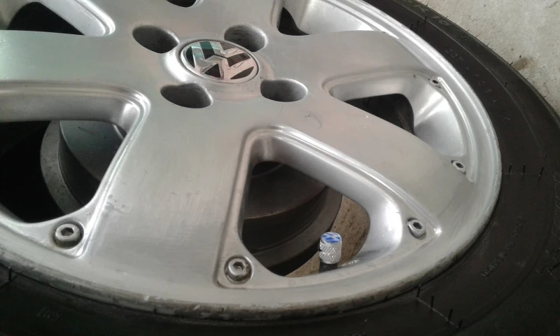 Juego De Tapones De Válvula "VW" Azules Con Seguro Antirrobo - Imagen 15