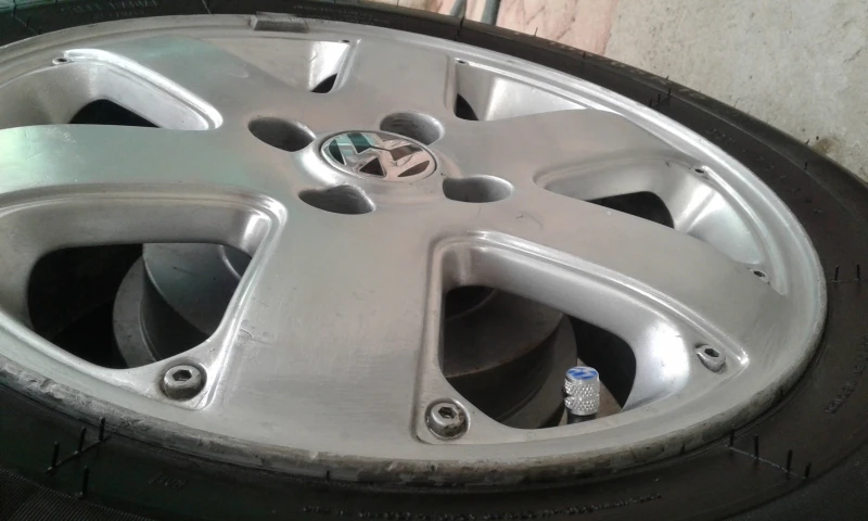 Juego De Tapones De Válvula "VW" Azules Con Seguro Antirrobo - Imagen 14