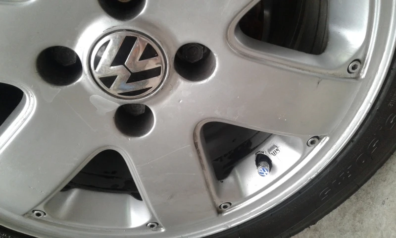 Juego De Tapones De Válvula "VW" Azules Con Seguro Antirrobo - Imagen 13