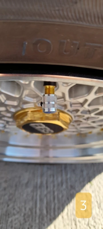 Juego De Tapones De Válvula "VW" Azules Con Seguro Antirrobo - Imagen 10