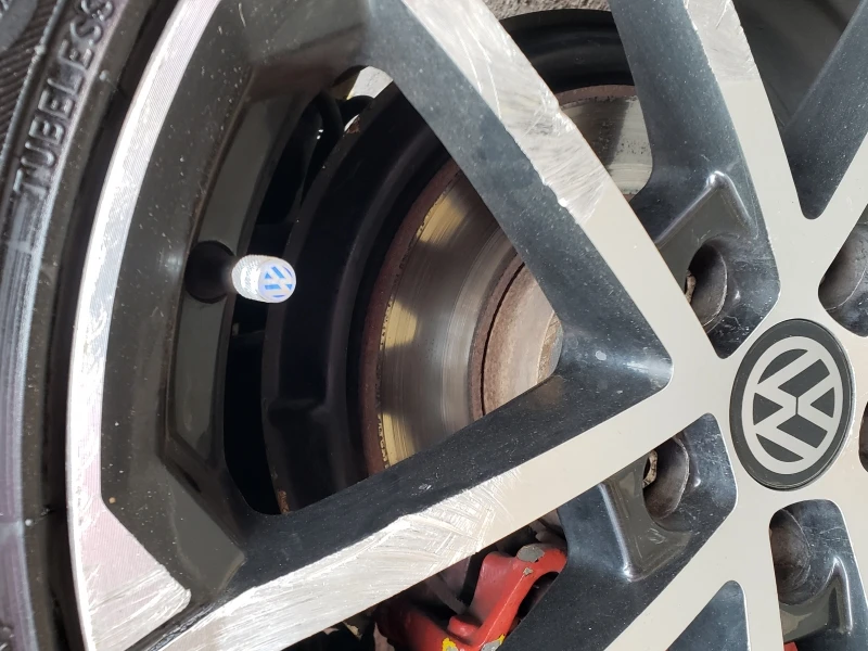 Juego De Tapones De Válvula "VW" Azules Con Seguro Antirrobo - Imagen 4