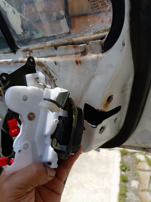 Chapa Interior De Puerta Trasera Derecha Para Tsuru 3 - Imagen 3