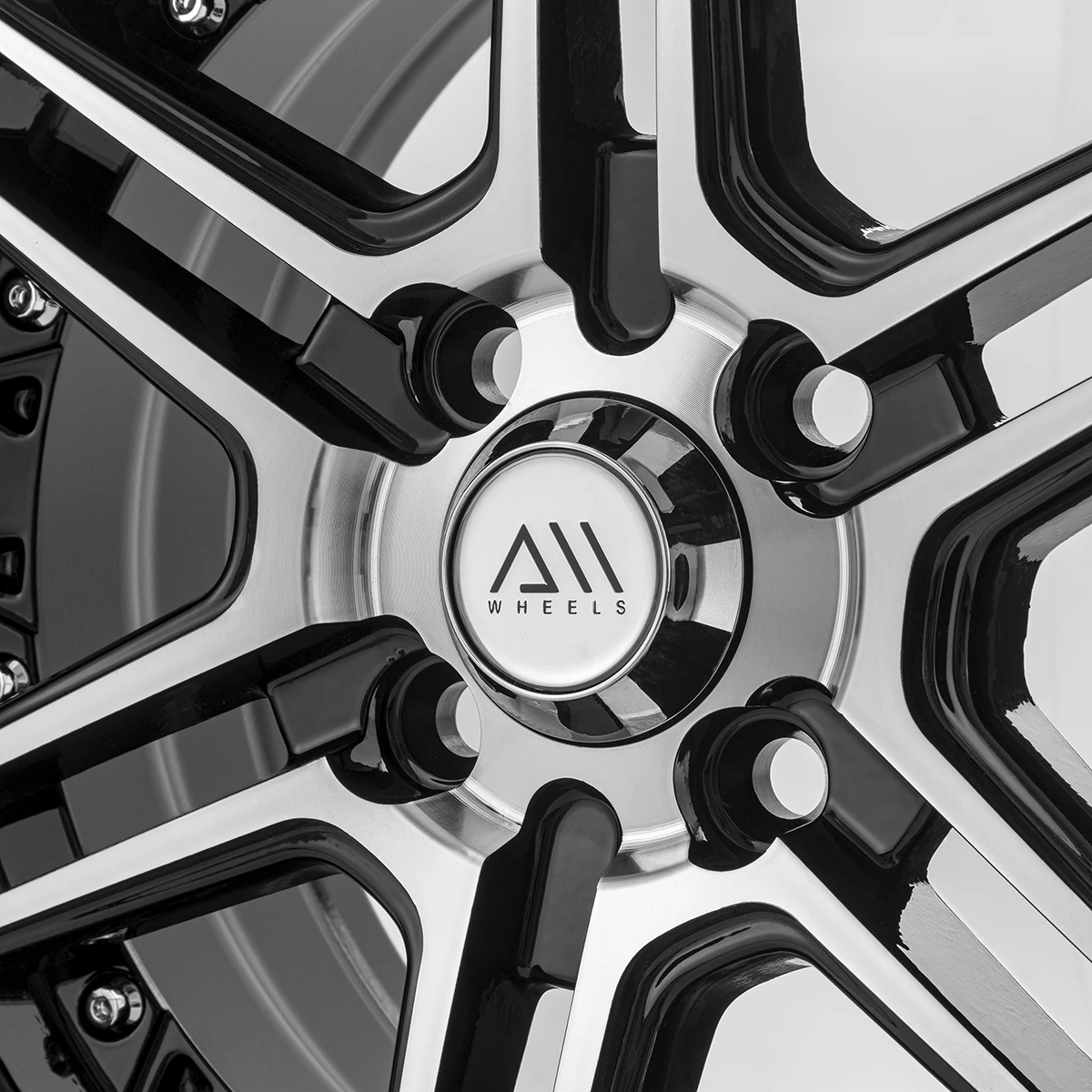 Juego De 4 Rines De 13" Con Centro AM Color Plata Con Negro De 4 Birlos Auto Magic - Imagen 6