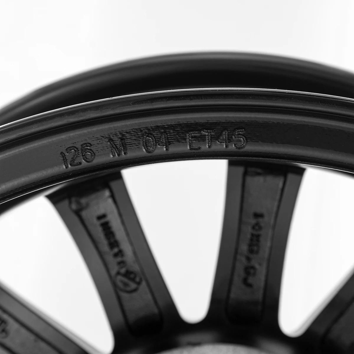 Juego De 4 Rines De 14" Color Plata Con Aro Interior Negro Auto Magic - Imagen 8