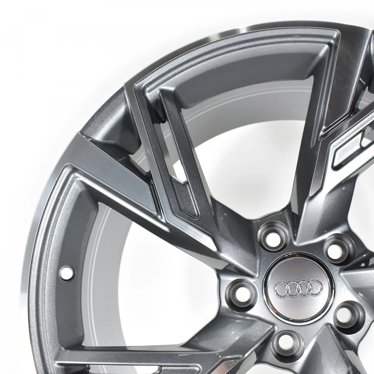 Juego De 4 Rines De 19" Con Centro De Audi Color Gris Plata Auto Magic - Imagen 2